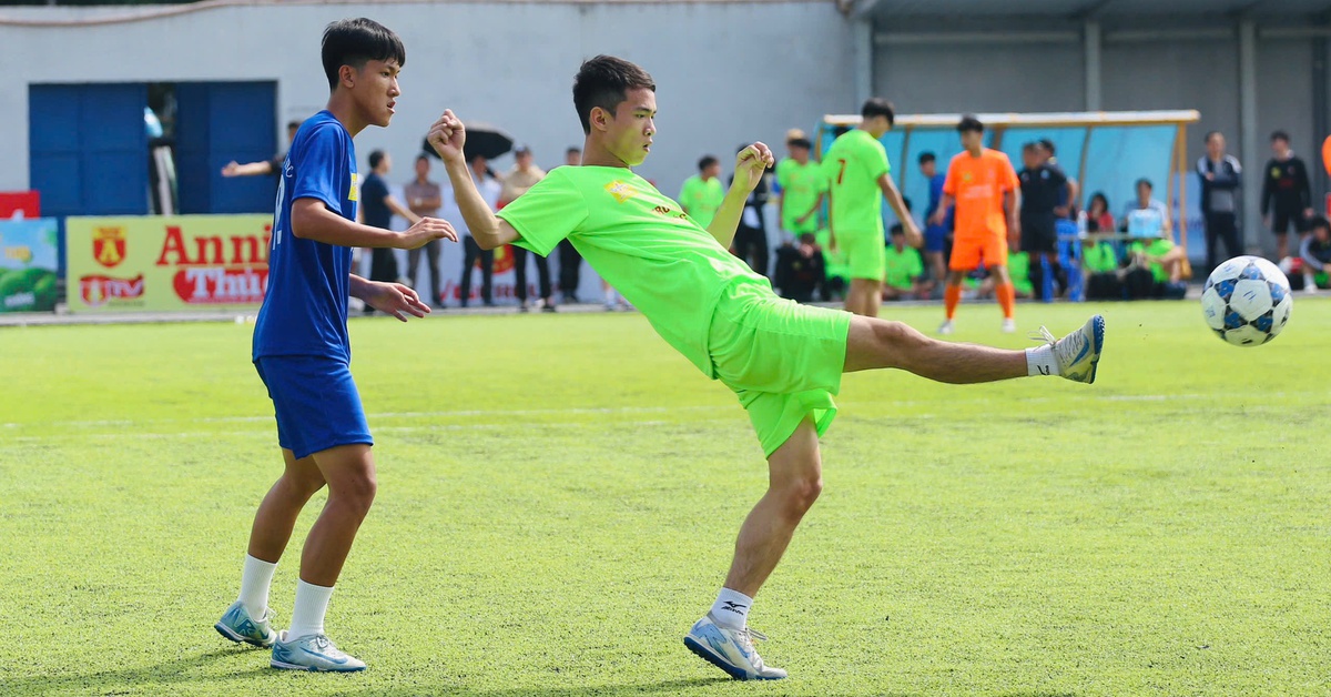 Rộn ràng ngày hội bóng đá lớn nhất Hà Nội dành cho học sinh trung học phổ thông