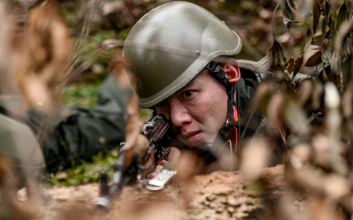 Tăng Duy Tân, Hưng Nguyễn nhập viện, không tham gia đại án ma túy trong Chiến sĩ quả cảm