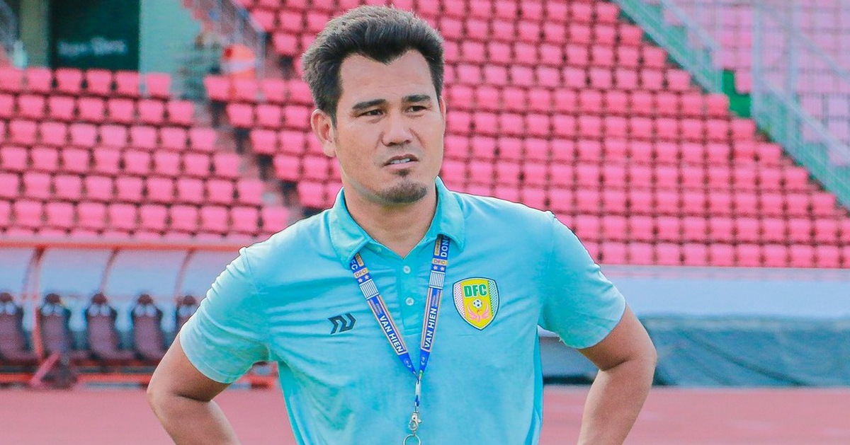 CLB Quảng Ninh làm 'nóng ghế' HLV Phan Thanh Bình