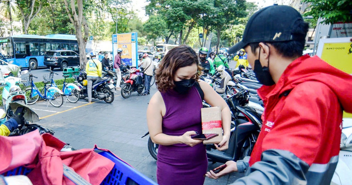 Sàn tăng phí trước mùa cao điểm, người bán hàng online lo sốt vó