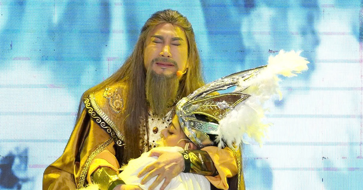 Kim Tử Long với ký ức Chiếc áo thiên nga từ live show của Hồng Quyên