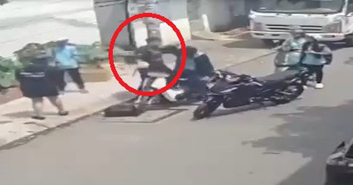 Tạm giữ người đánh 2 học sinh lớp 10 ở phường Thủ Đức