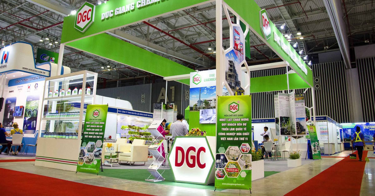 Choáng với lượng tiền 'tươi' của Hóa chất Đức Giang và PVS, lãi ngân hàng cũng vài trăm tỉ