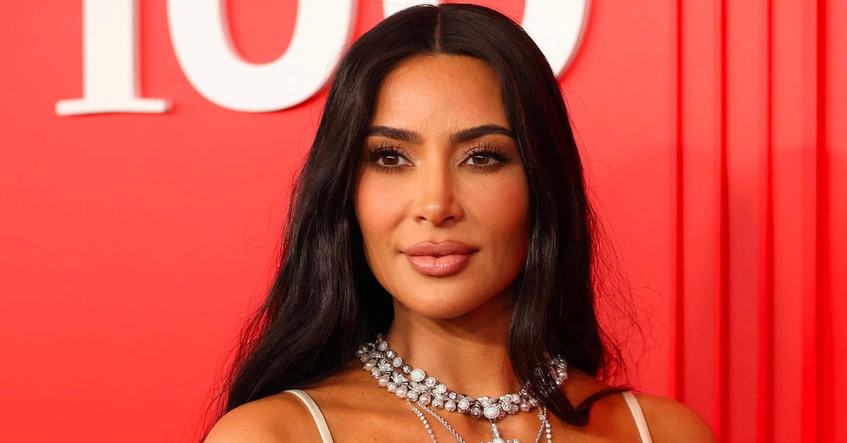 Kim Kardashian sắp hành nghề luật sư sau 3 lần thi trượt