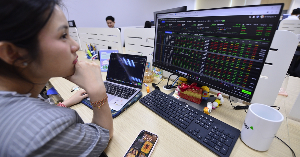 Chứng khoán giảm mạnh 30 phút cuối phiên giao dịch ngày 27-10