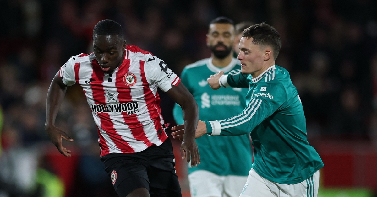 Liverpool sụp đổ vì những 'bom tấn'