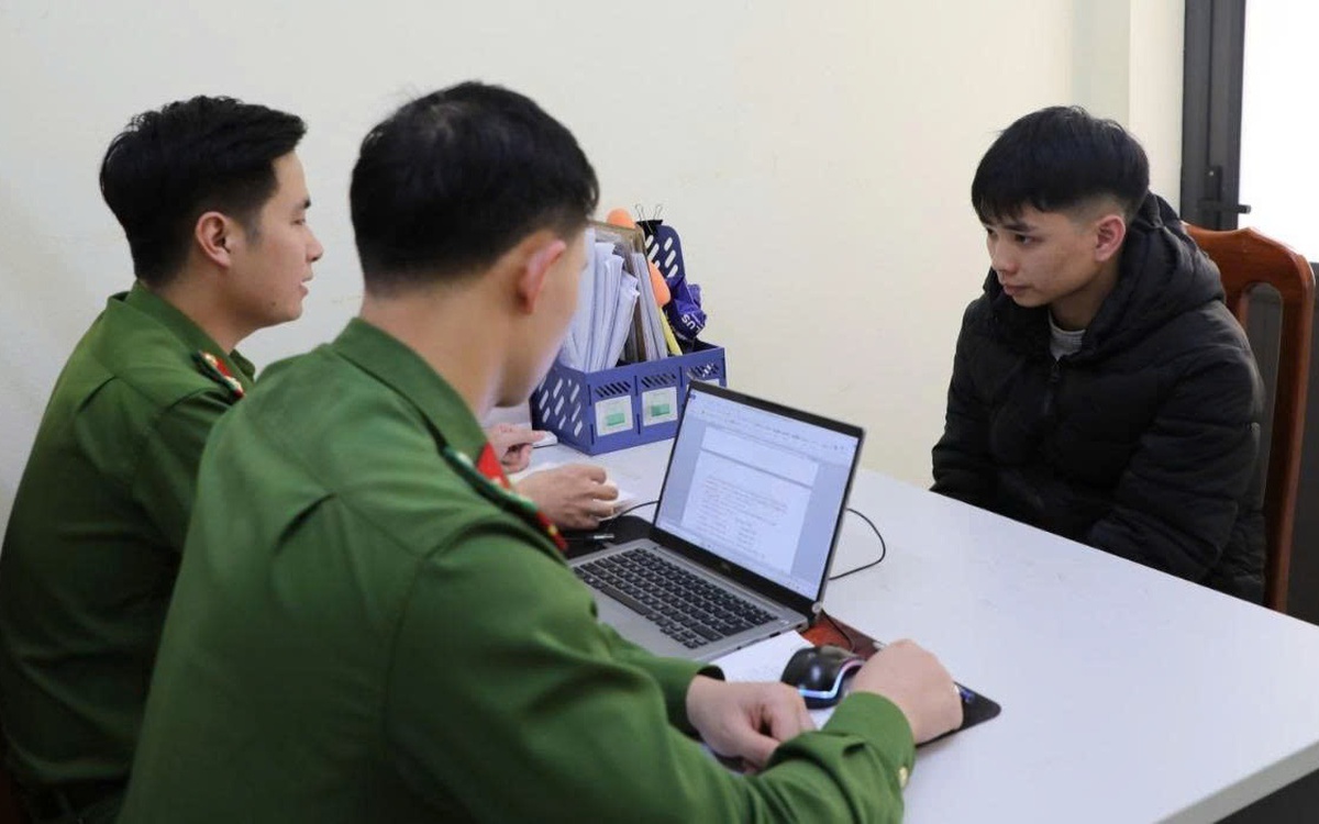 Không chấp hành hiệu lệnh đo nồng độ cồn, thanh niên tông cảnh sát gãy xương gót chân