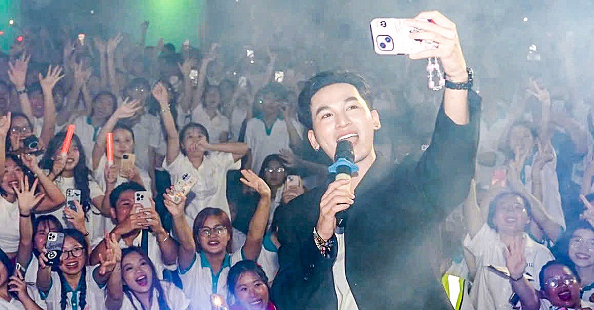 Ali Hoàng Dương biểu diễn trước chung kết Giải bóng đá công nhân, viên chức Việt Nam 2025