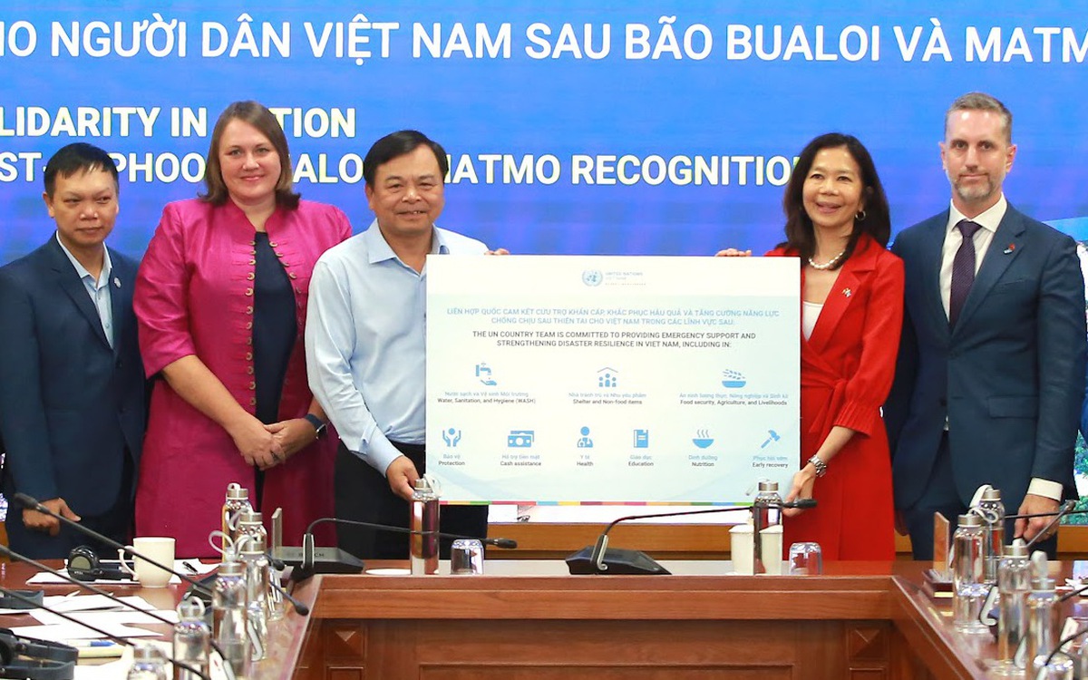 Trao 7,1 triệu USD tiền mặt cho người dân bị ảnh hưởng bão Bualoi và Matmo