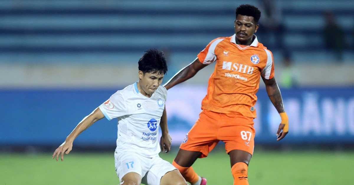 Đương kim vô địch Nam Định tung cờ trắng?