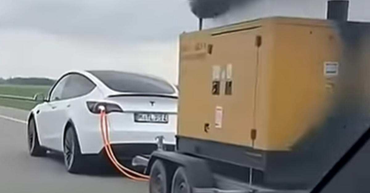 Thực hư video 'xe Tesla kéo máy phát điện vừa sạc vừa chạy' hơn 11 triệu lượt xem trên YouTube