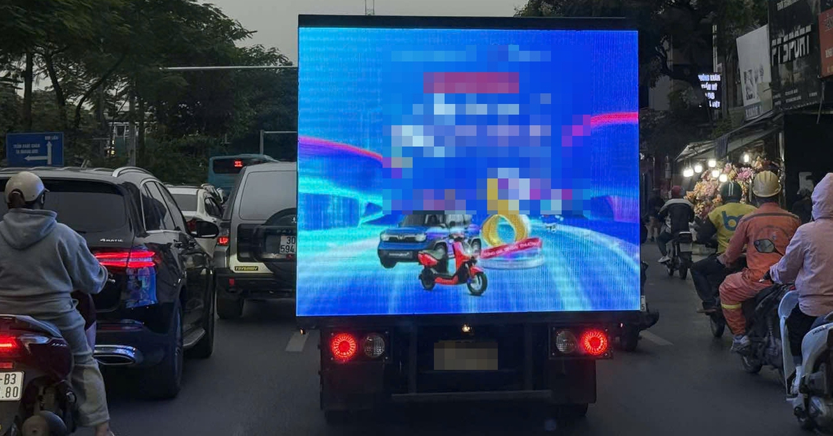 Gắn màn hình LED trên thùng xe tải đi 'diễu phố', công ty quảng cáo bị xử phạt