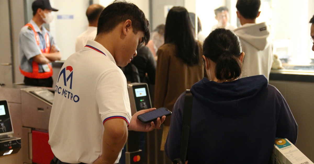 Thêm 5 nhà ga tuyến metro số 1 ngừng bán vé giấy, hành khách nên thanh toán điện tử