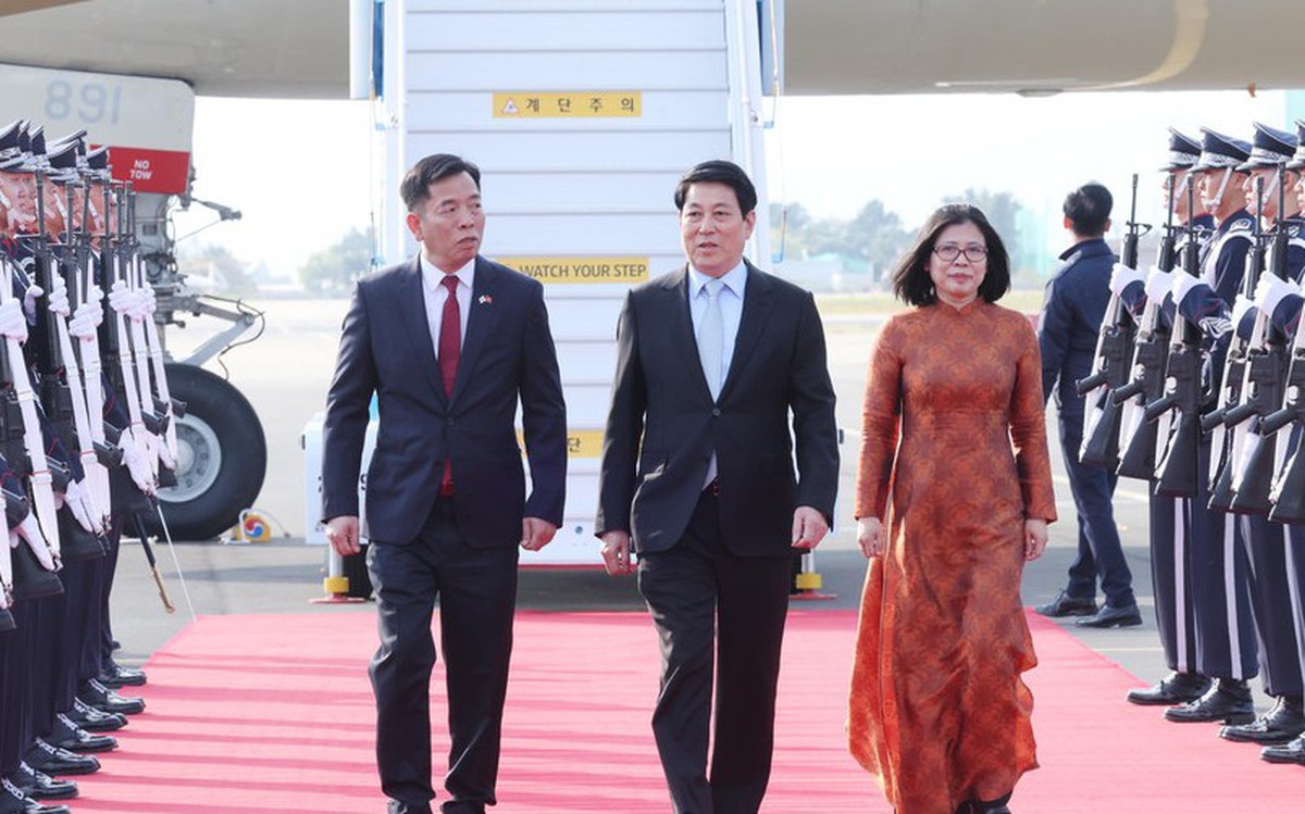 Chủ tịch nước đến Hàn Quốc, bắt đầu tham dự Tuần lễ cấp cao APEC