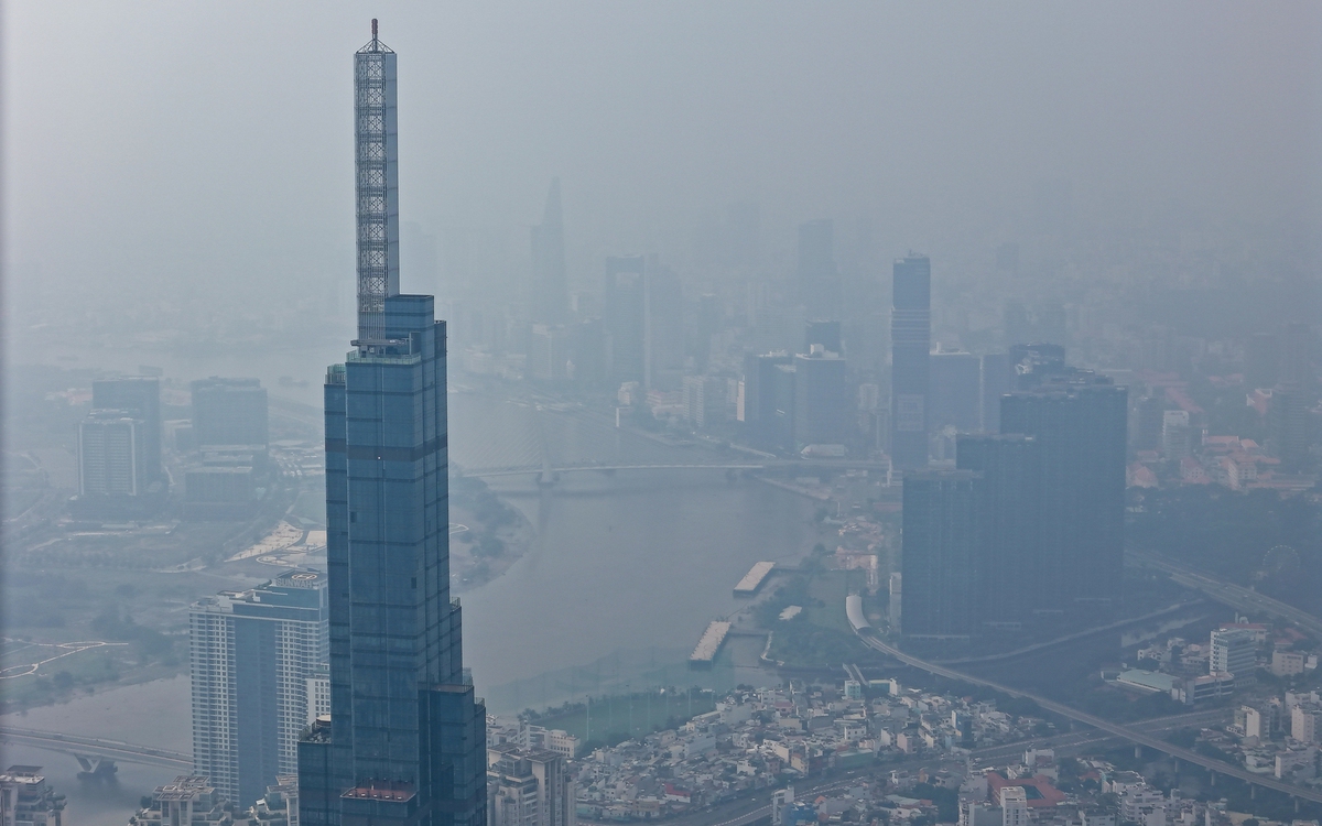 TP.HCM cảnh báo cuối năm bụi mịn tăng cao, yêu cầu 100% công trình phải che chắn, phun nước