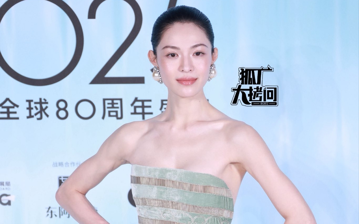 MC bị chỉ trích thiếu lịch sự vì trêu chọc Chung Sở Hy 'giành vị trí trung tâm'