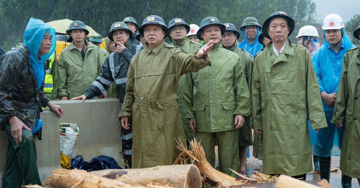 Phó thủ tướng Trần Hồng Hà kiểm tra sạt lở cao tốc La Sơn - Hòa Liên, tạm thông một làn