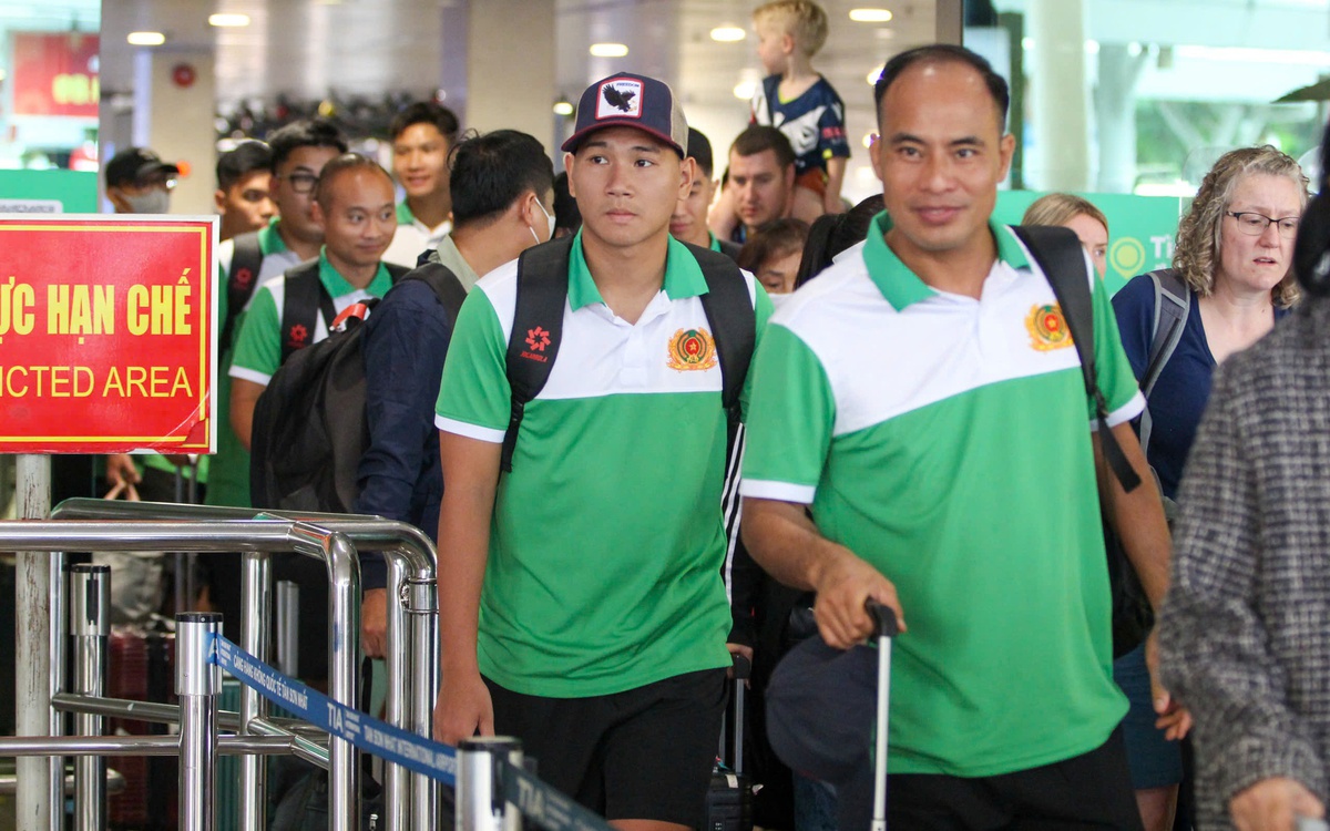 Các đội bóng đến TP.HCM tham dự vòng chung kết