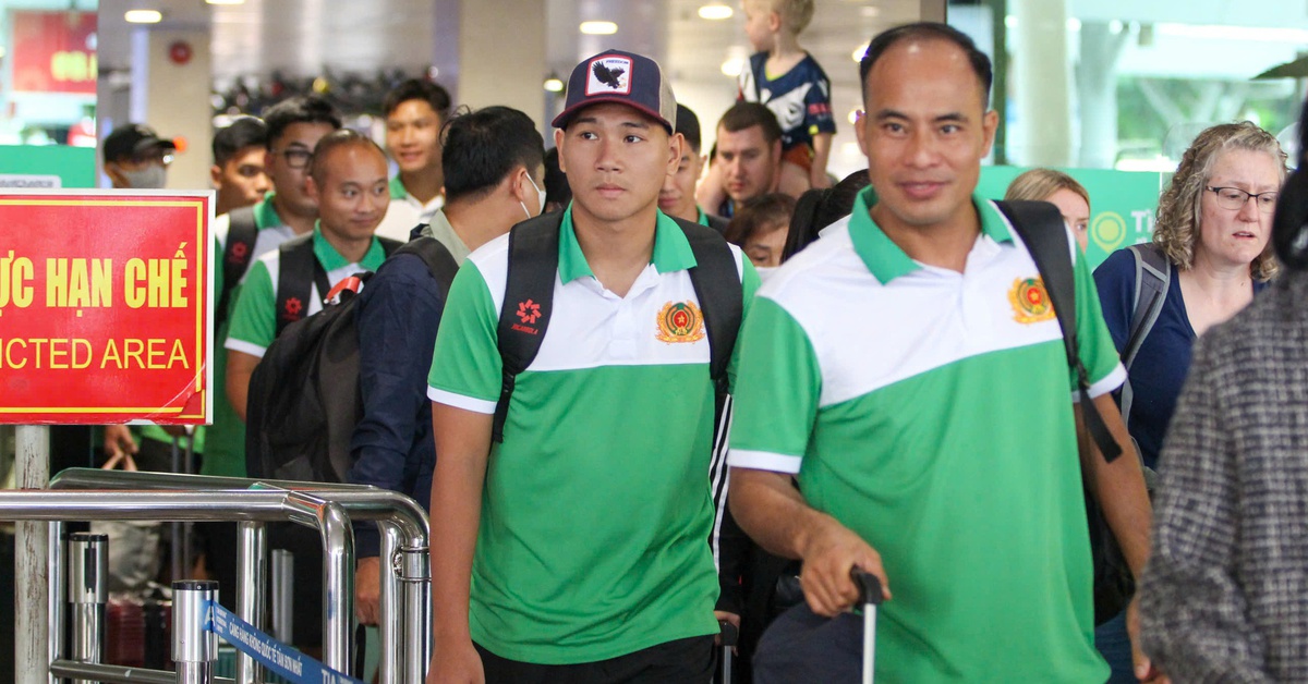 Các đội bóng đến TP.HCM tham dự vòng chung kết