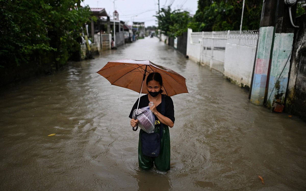 Cuộc sống của người dân Philippines đảo lộn vì bão Matmo