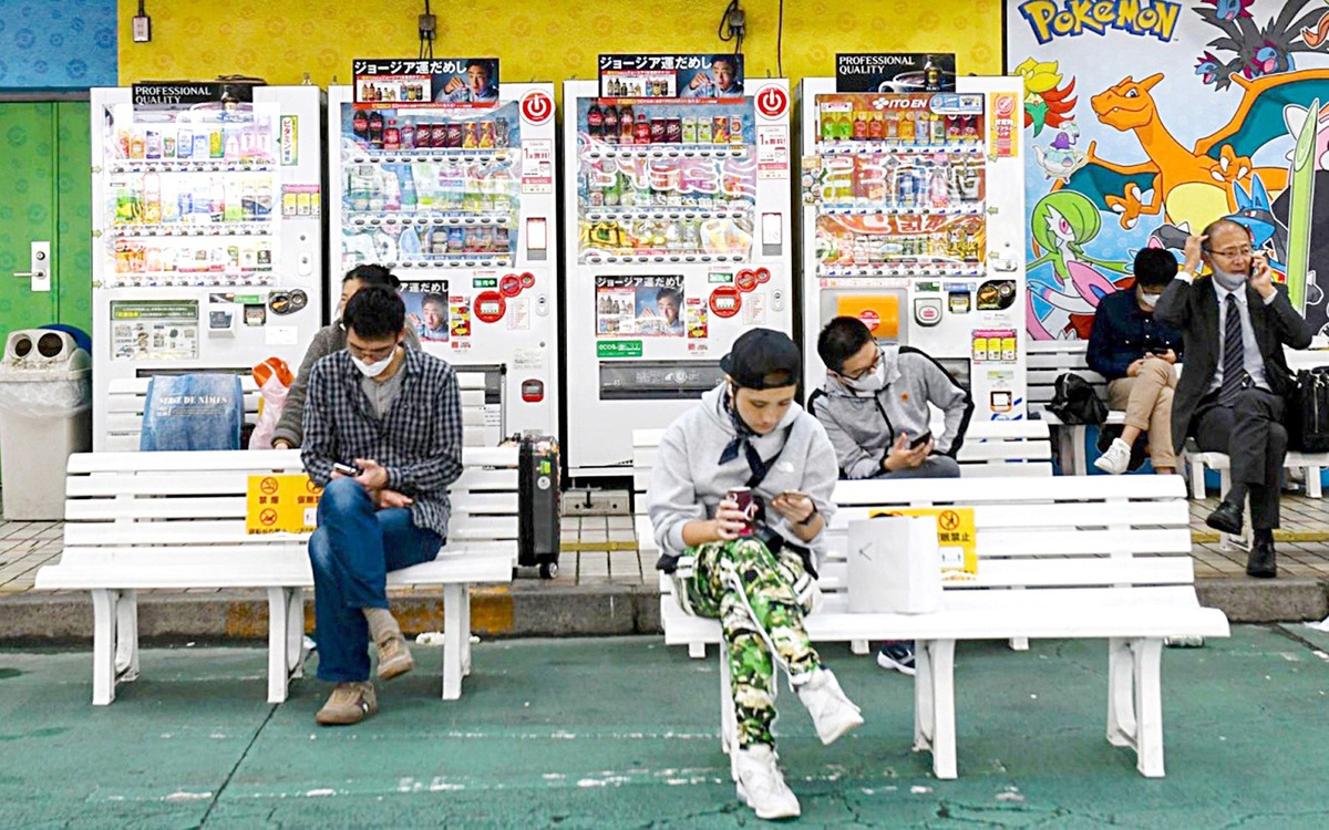 'Làn sóng' siết người trẻ dùng smartphone từ châu Á đến châu Âu
