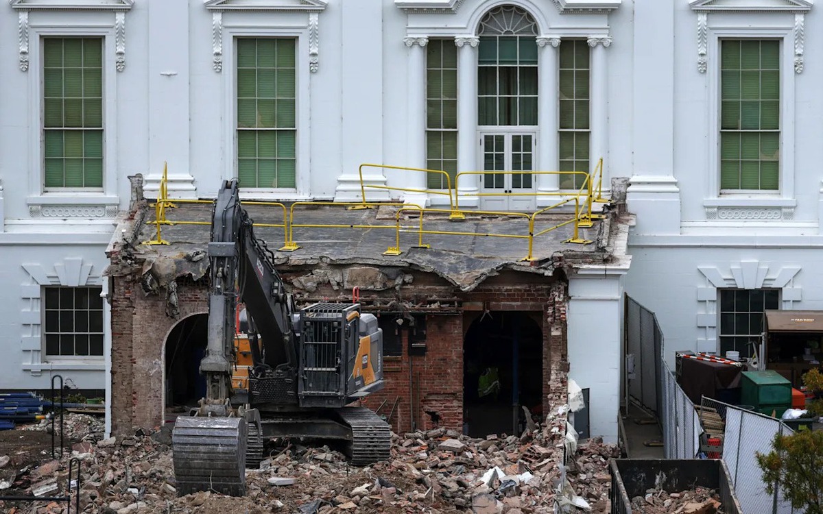 Nhiều nhà thầu xây dựng phòng khiêu vũ ở Nhà Trắng bất ngờ ẩn website