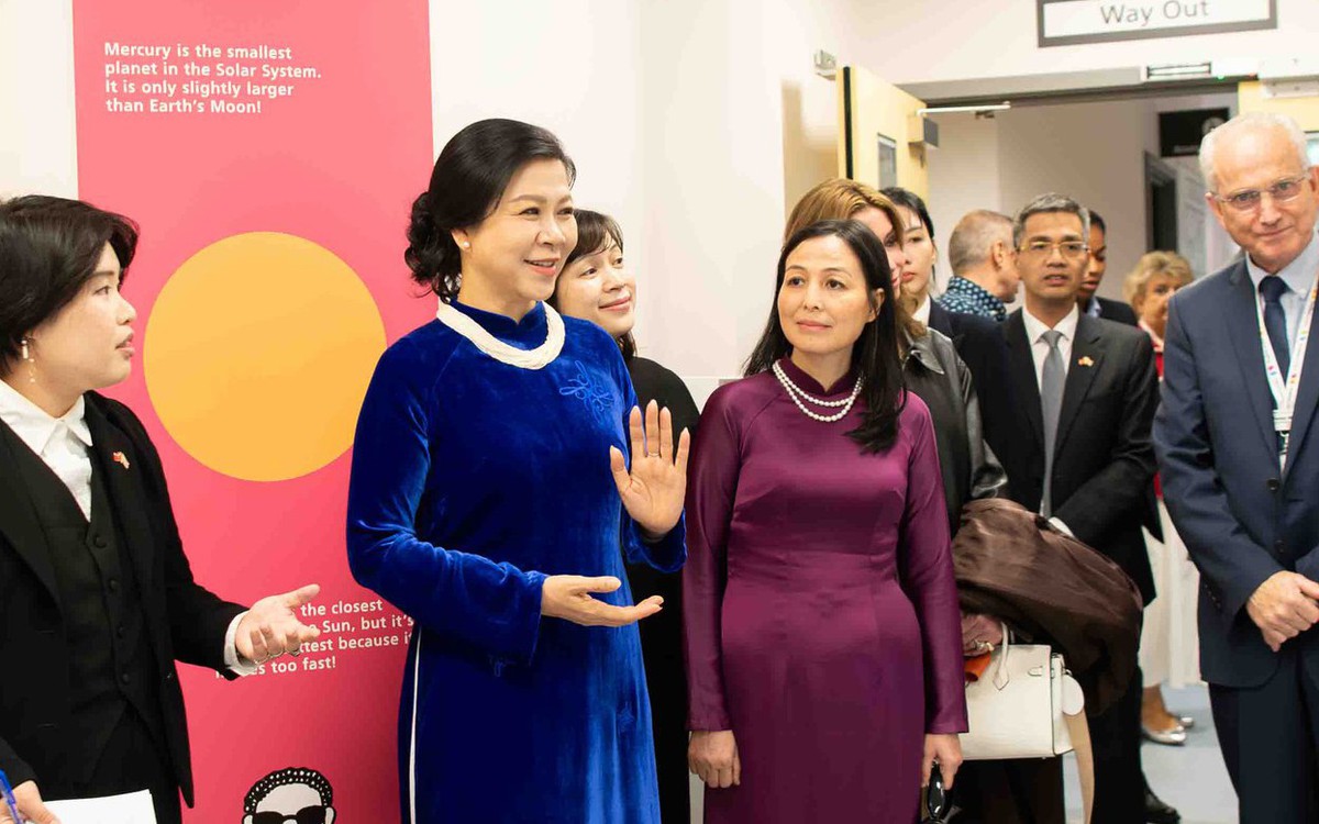 Phu nhân Ngô Phương Ly thăm Bệnh viện Nhi Evelina London