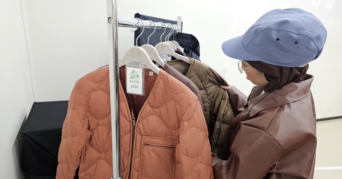 Cận cảnh quy trình 'hồi sinh' hàng triệu áo lông vũ cũ tại nhà máy tái chế ở Nhật Bản