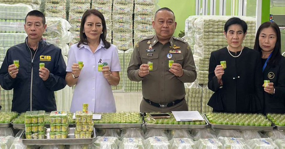 Thái Lan tiếp tục thu giữ hơn 2 triệu lọ dầu hít mũi Hong Thai sản xuất trái phép