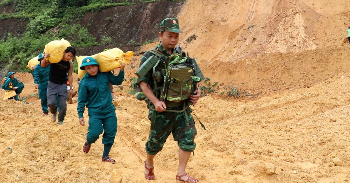 Thủ tướng yêu cầu xuất cấp gạo, hỗ trợ lương khô, thuốc men cho vùng lũ miền Trung