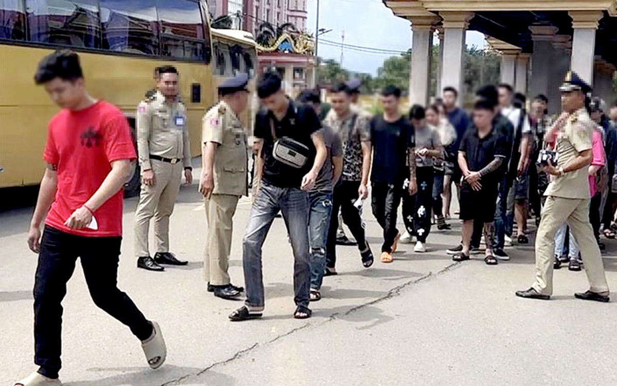 Campuchia trục xuất 63 công dân Việt Nam liên quan lừa đảo trực tuyến