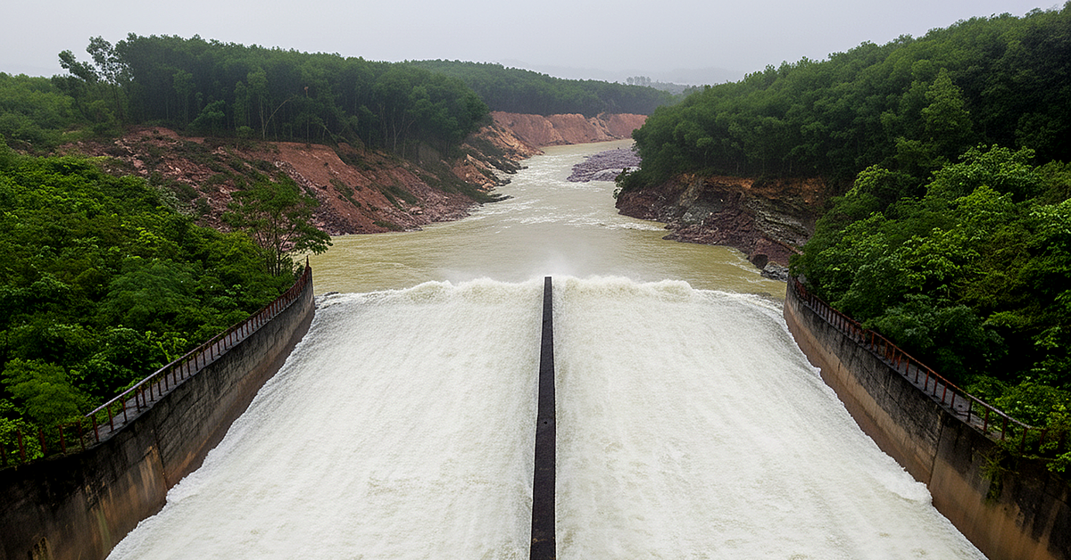 Hồ Kẻ Gỗ tăng lưu lượng xả tràn ứng phó mưa lớn