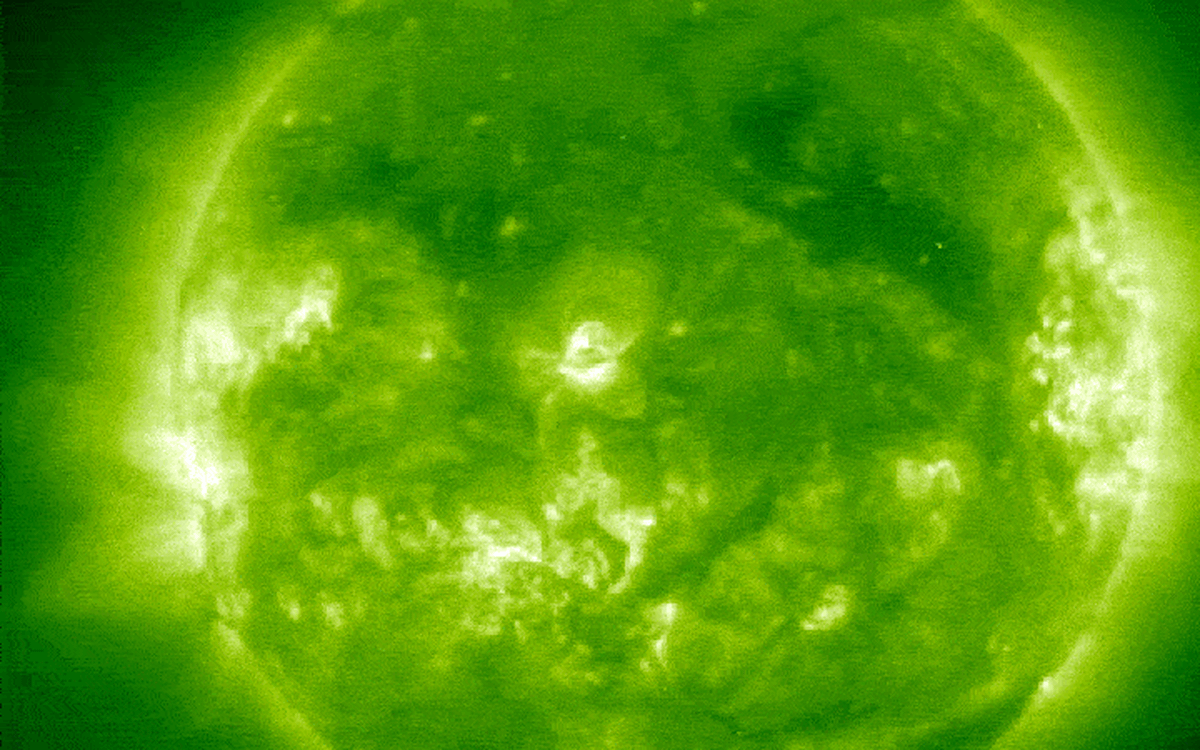 Siêu bão Mặt trời cấp Carrington tiếp theo sẽ xóa sổ toàn bộ vệ tinh của con người?