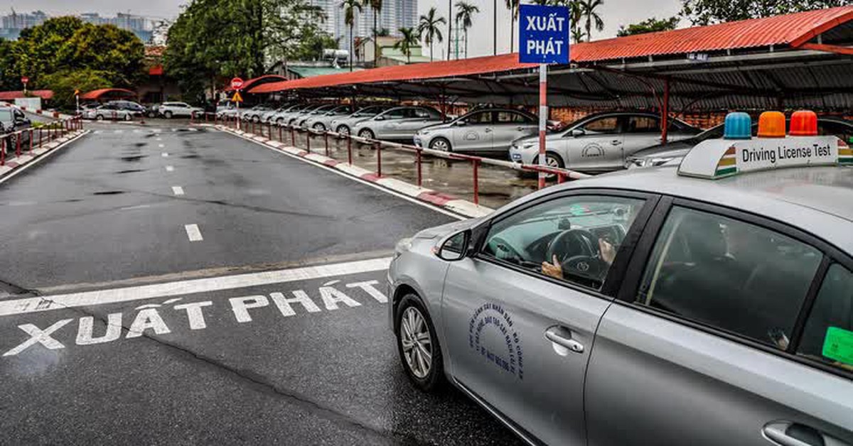 Tin tức sáng 5-10: Đề xuất sửa quy định sát hạch lái xe; Một cổ phiếu bất ngờ bị tạm ngừng giao dịch