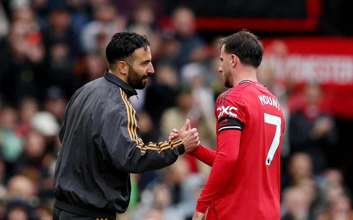 Mason Mount: 'Chúng tôi ủng hộ thầy Amorim 100%'