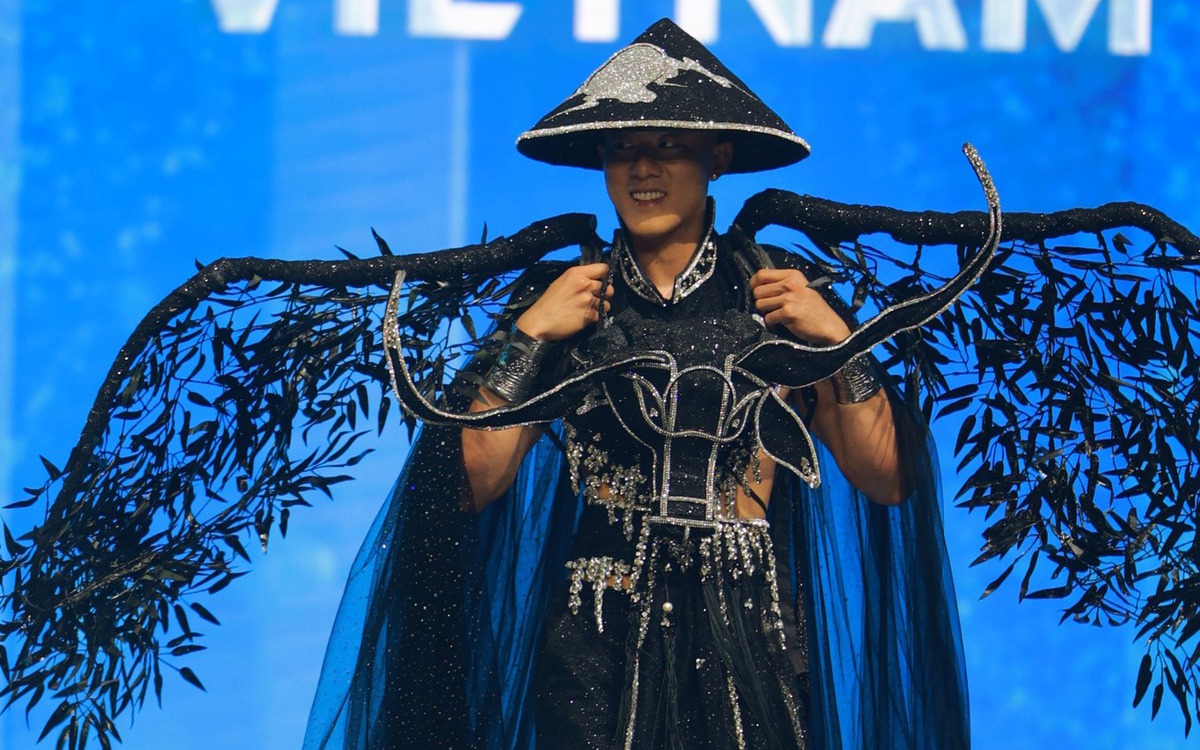 'Đầu cơ nghiệp’ của Đoàn Công Vinh so với trang phục các nước ở Mister Global 2025