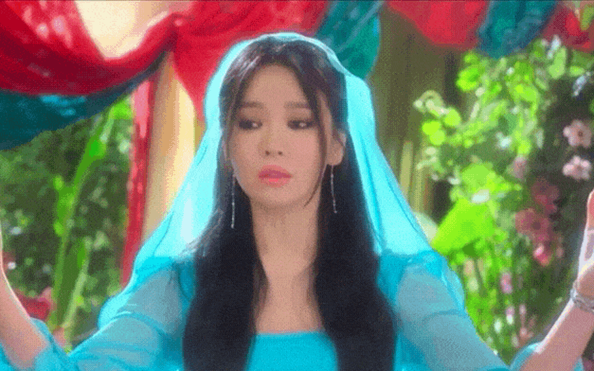 Song Hye Kyo hóa người yêu cũ Kim Woo Bin trong Thần đèn ơi, ước đi