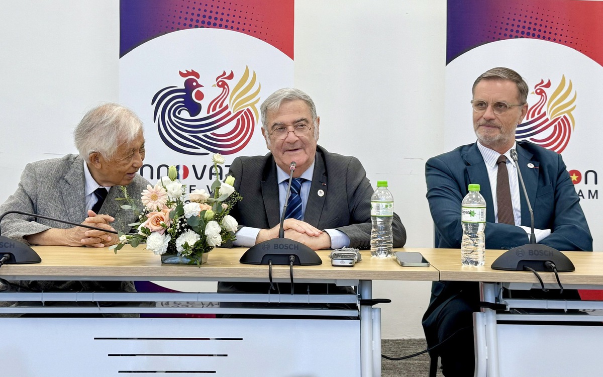 Chủ nhân Nobel Vật lý 2012 dặn sinh viên Việt Nam: 'Hãy nghiên cứu điều mình tin là đúng'