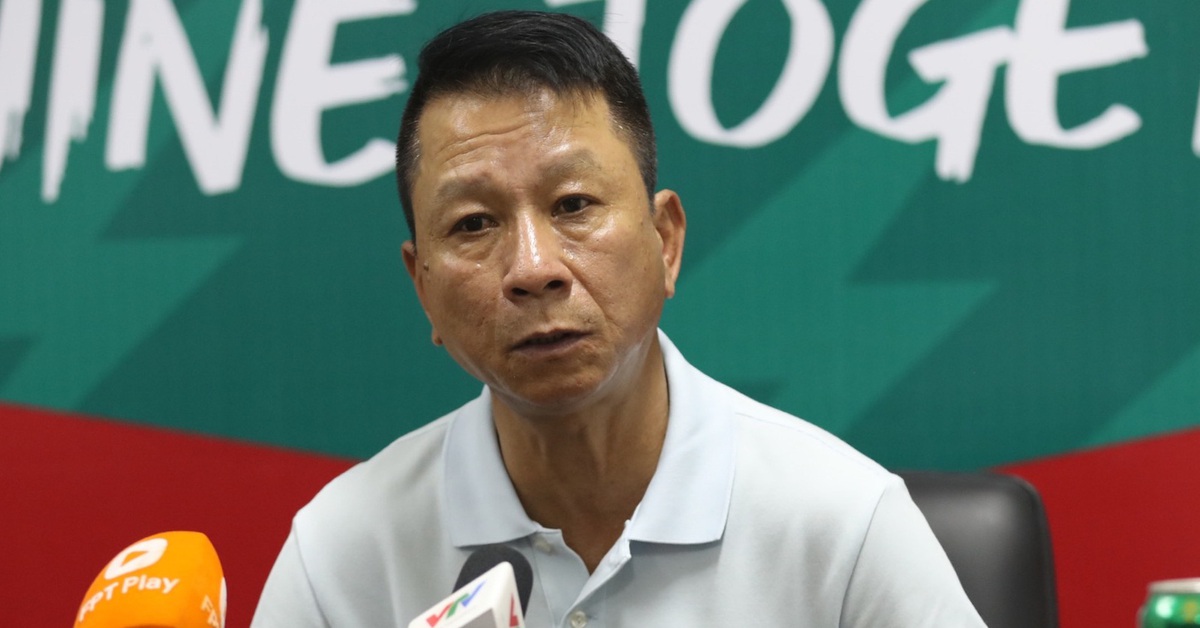 HLV Văn Sỹ Sơn đồng ý thay HLV Phan Như Thuật ở SLNA