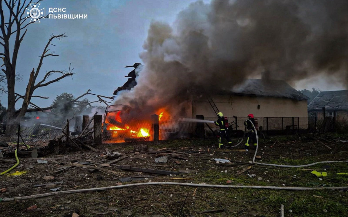 Nga phóng 50 tên lửa và gần 500 drone vào Ukraine, 5 người thiệt mạng