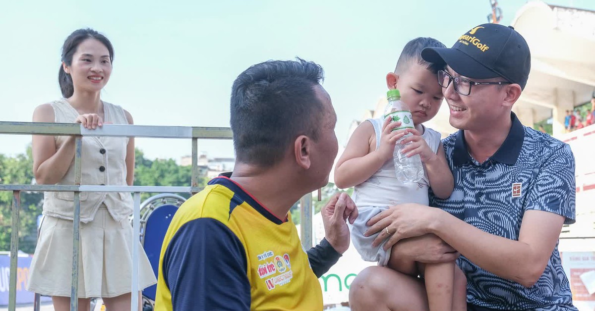 Cổ động viên nhí Hải Phòng: 3 năm cùng bố mẹ đi cổ vũ giải bóng đá công nhân