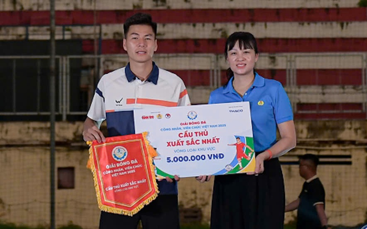 'Nhạc trưởng' của Ngân hàng Việt Nam giành danh hiệu Cầu thủ xuất sắc nhất