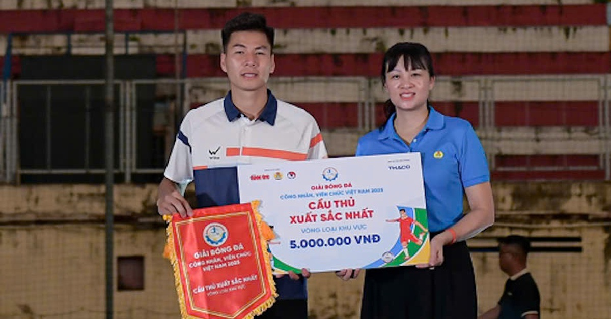 'Nhạc trưởng' của Ngân hàng Việt Nam giành danh hiệu Cầu thủ xuất sắc nhất