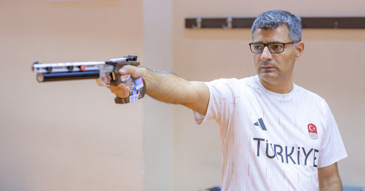 Ông chú xạ thủ 52 tuổi lại gây bất ngờ