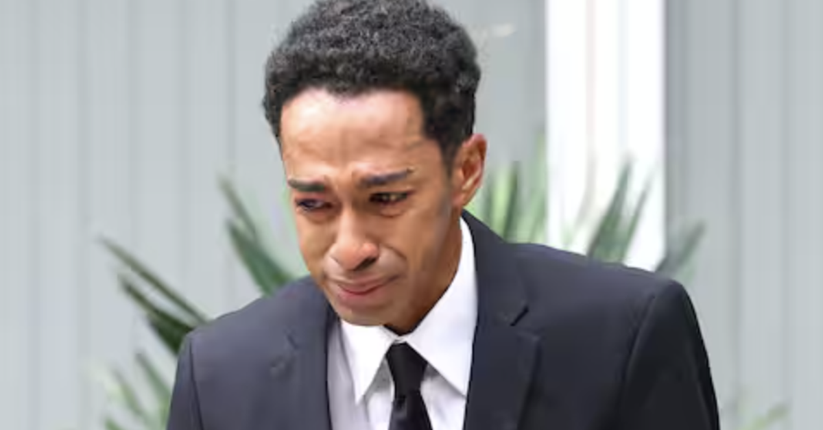 Thành viên nhóm nhạc thần tượng Ae! Group bị bắt vì khỏa thân nơi công cộng, khóc lóc xin tha thứ