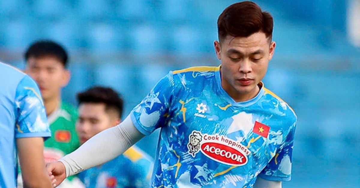 Đức Chiến ở lại khách sạn tập cùng Bùi Tiến Dũng