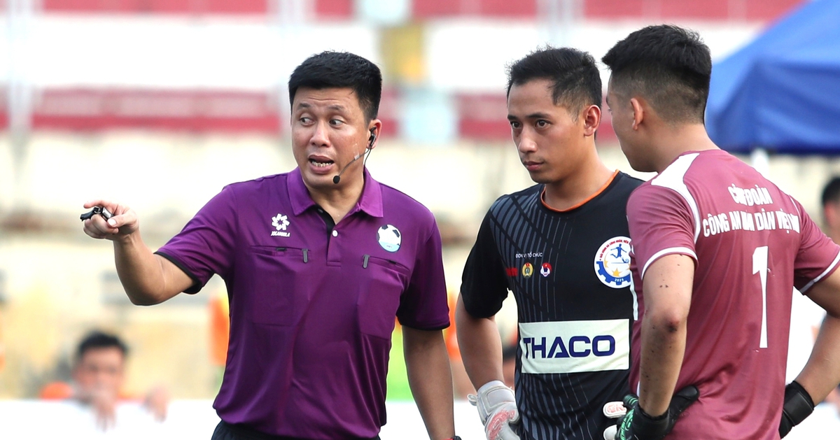 Trọng tài V-League 'thét ra lửa' ở chung kết vòng loại Giải công nhân, viên chức Việt Nam 2025