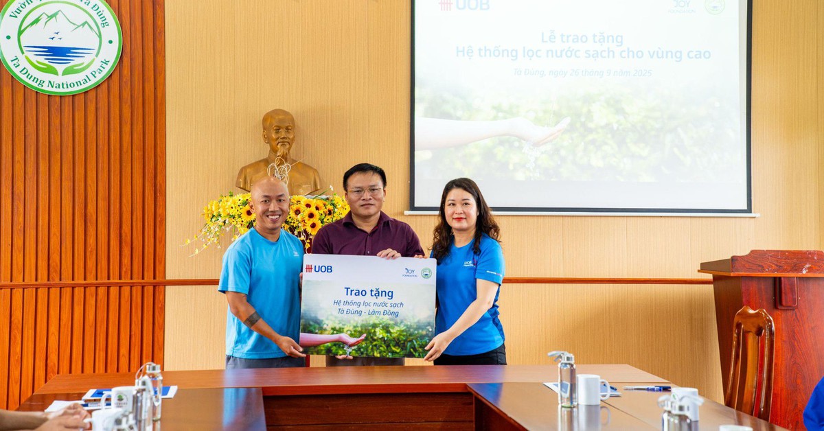 Trao tặng hệ thống lọc nước cho xã Tà Đùng