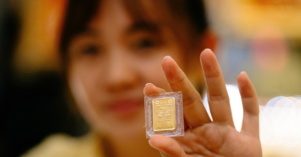 Giá vàng miếng SJC vượt 140 triệu đồng/lượng