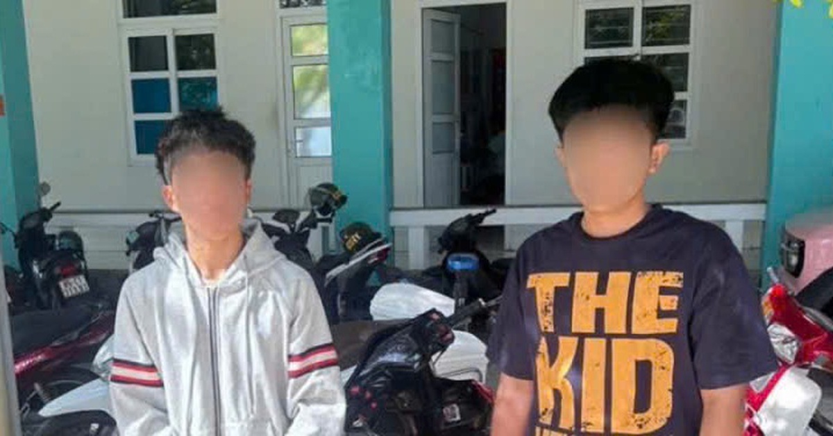2 thiếu niên thường xuyên tháo biển số xe, đến trước trụ sở công an phường nẹt pô khiêu khích